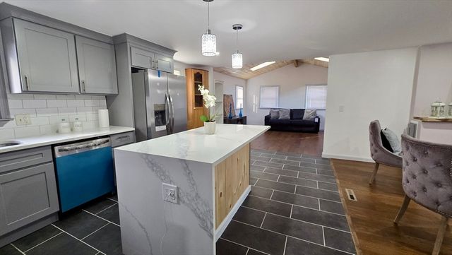 86 Comet Rd, Methuen, MA 01844