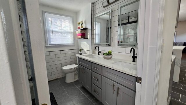 86 Comet Rd, Methuen, MA 01844