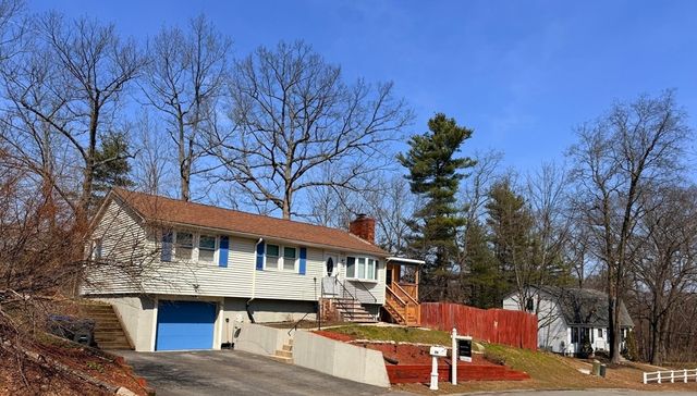 86 Comet Rd, Methuen, MA 01844