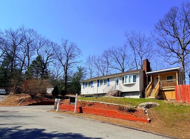 86 Comet Rd, Methuen, MA 01844