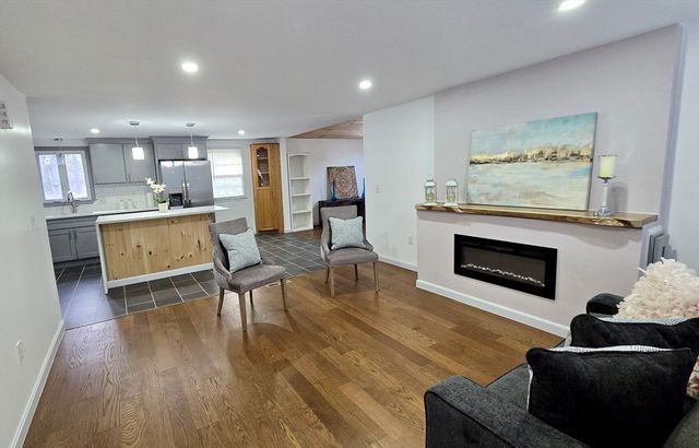 86 Comet Rd, Methuen, MA 01844