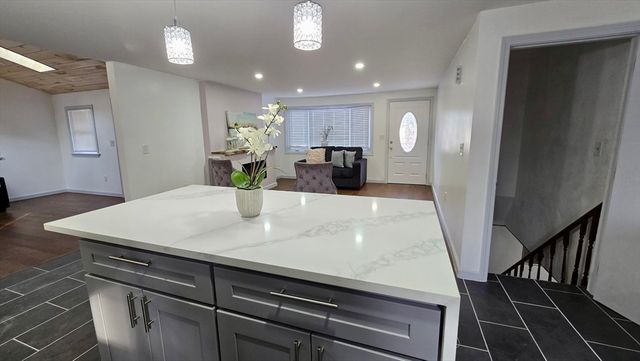 86 Comet Rd, Methuen, MA 01844