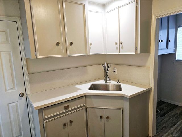 9738 Braesmont Drive, Houston, TX 77096