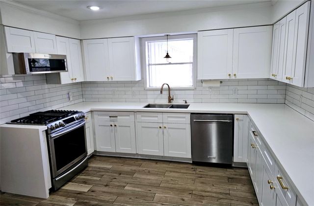 9738 Braesmont Drive, Houston, TX 77096