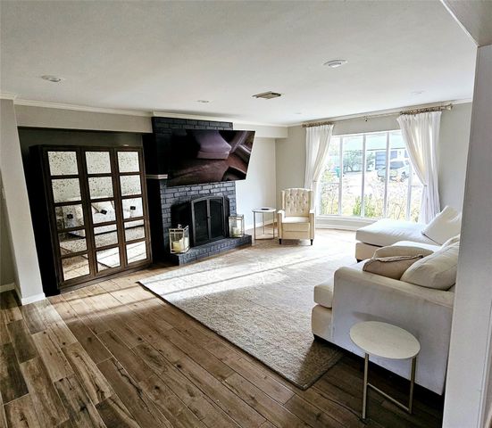9738 Braesmont Drive, Houston, TX 77096