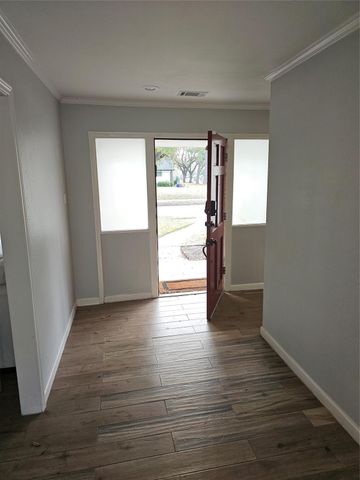 9738 Braesmont Drive, Houston, TX 77096