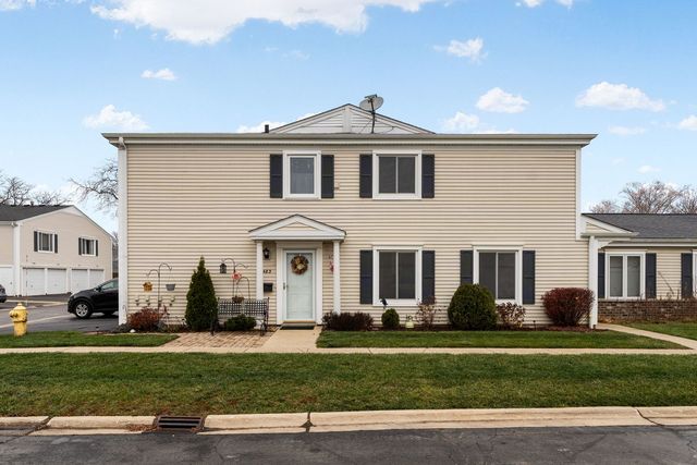 1481 Quaker Lane 117B, Prospect Heights, IL 60070