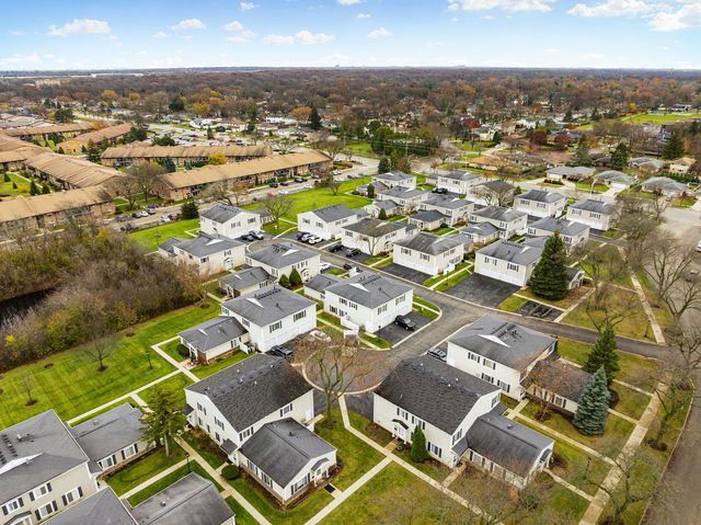 1481 Quaker Lane 117B, Prospect Heights, IL 60070