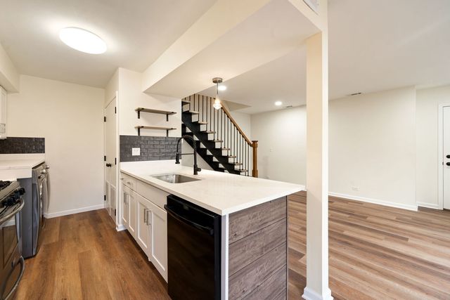 1481 Quaker Lane 117B, Prospect Heights, IL 60070