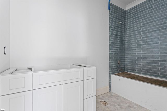 210 W Mountainview Avenue, Greenville, SC 29609