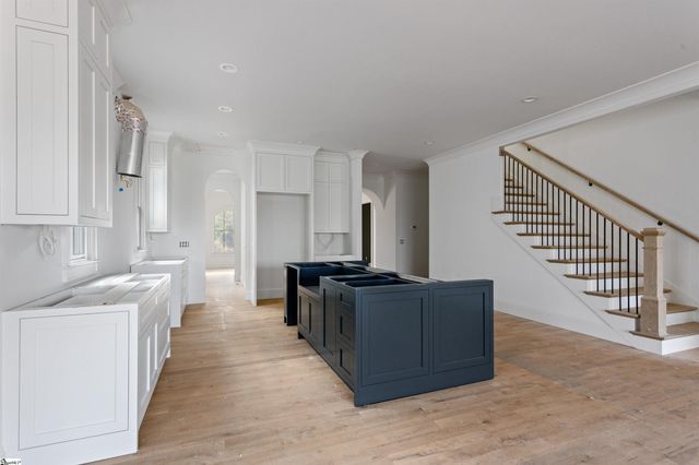 210 W Mountainview Avenue, Greenville, SC 29609