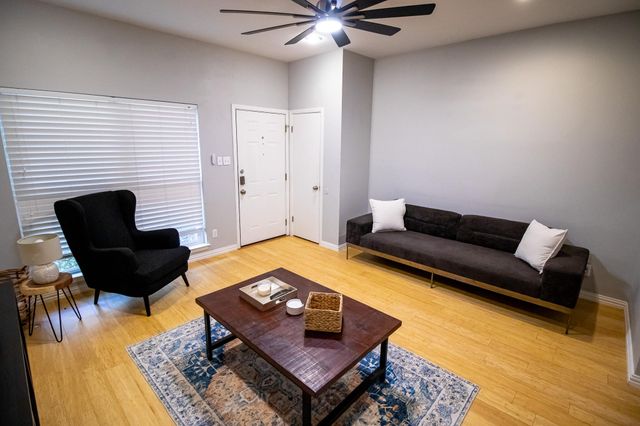 821 E Oltorf ST, Austin, TX 78704