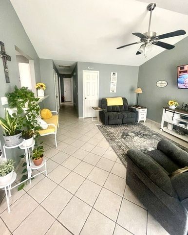 121 E Veterans Parkway, Rogers, AR 72756