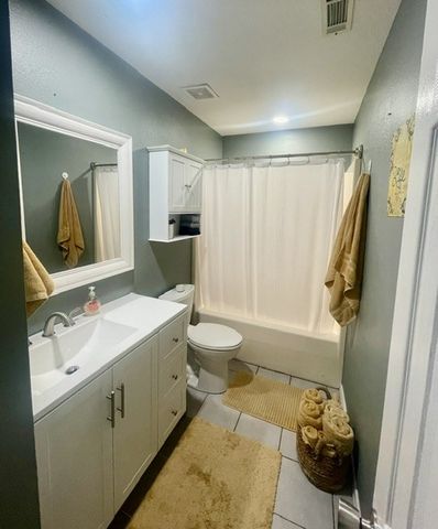 121 E Veterans Parkway, Rogers, AR 72756