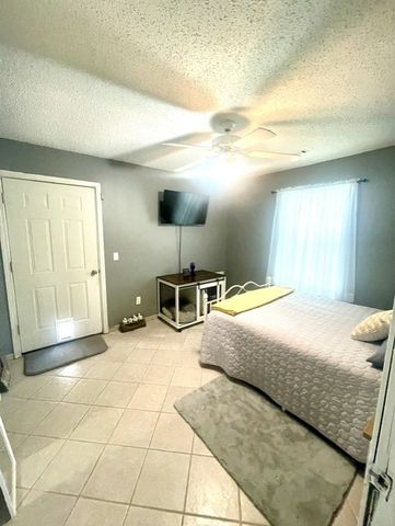 121 E Veterans Parkway, Rogers, AR 72756