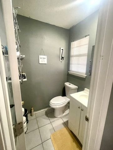 121 E Veterans Parkway, Rogers, AR 72756
