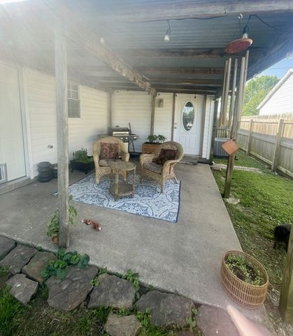 121 E Veterans Parkway, Rogers, AR 72756