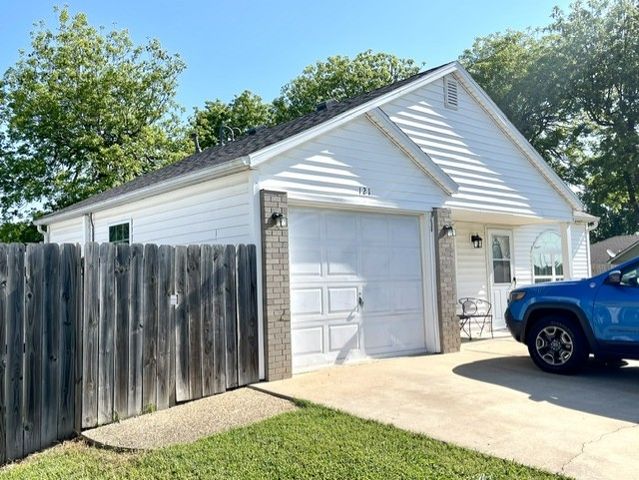 121 E Veterans Parkway, Rogers, AR 72756