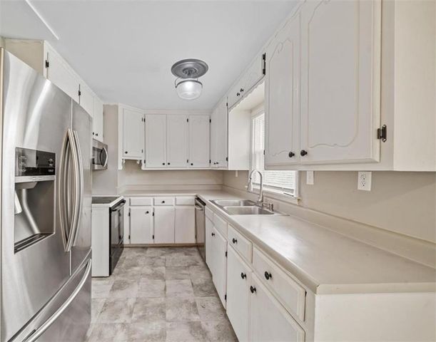 10905 E 47th Street, Kansas City, MO 64133