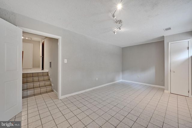 8069 POWDERBROOK LN, Springfield, VA 22153