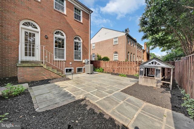 8069 POWDERBROOK LN, Springfield, VA 22153