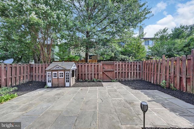 8069 POWDERBROOK LN, Springfield, VA 22153