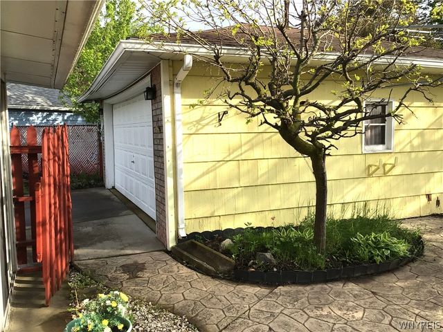 79 Winkler Drive, Tonawanda, NY 14150