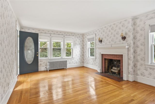 69 Lyall Avenue, Warwick, RI 02889