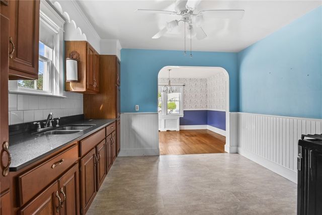 69 Lyall Avenue, Warwick, RI 02889
