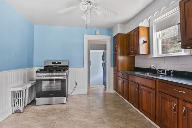 69 Lyall Avenue, Warwick, RI 02889