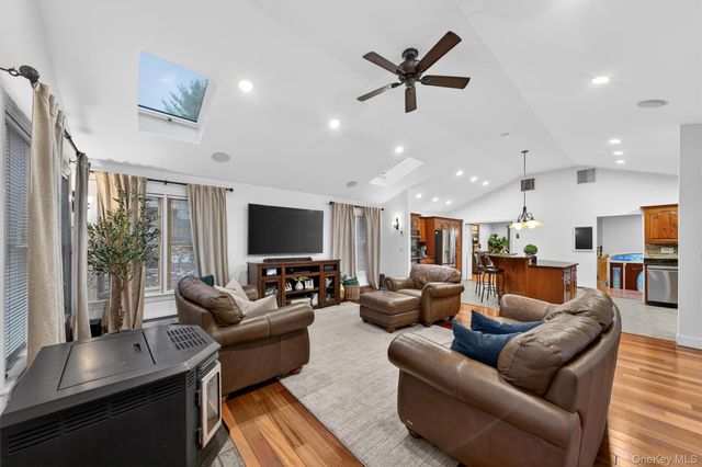 10 Hamilton Avenue, Highland Mills, NY 10930