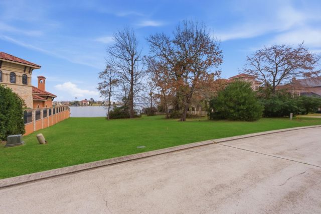 59 Benthaven E, Montgomery, TX 77356