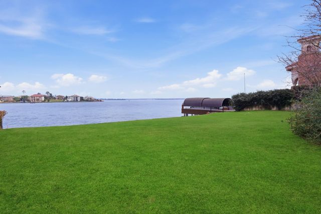 59 Benthaven E, Montgomery, TX 77356