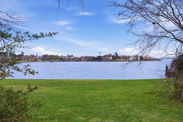 59 Benthaven E, Montgomery, TX 77356