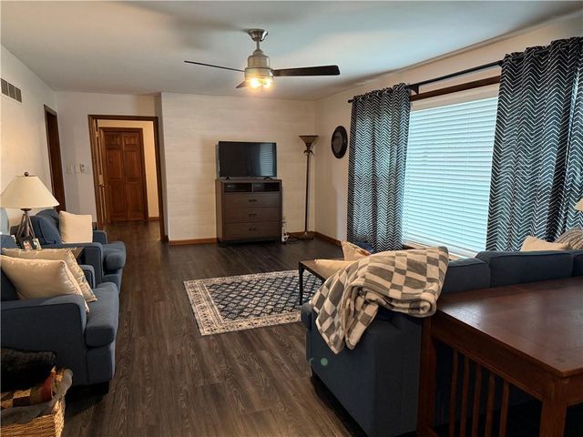 402 Minnetare Lane, Hiawatha, KS 66434