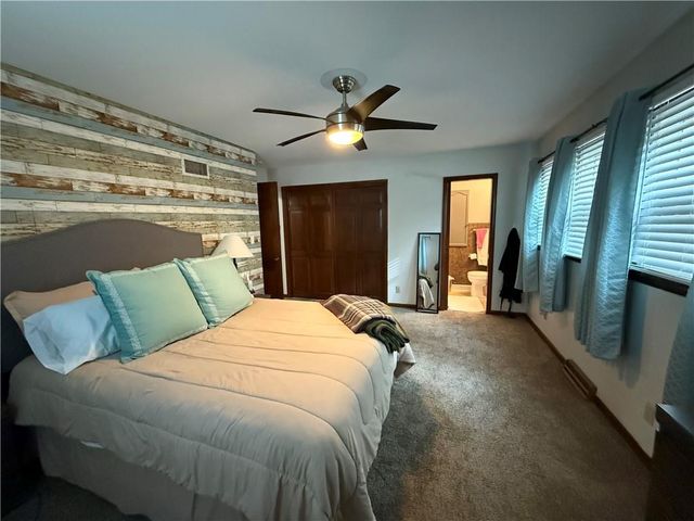 402 Minnetare Lane, Hiawatha, KS 66434