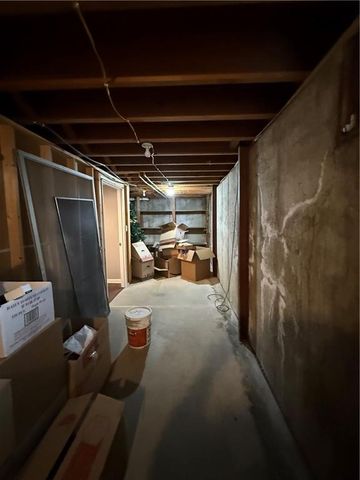 402 Minnetare Lane, Hiawatha, KS 66434