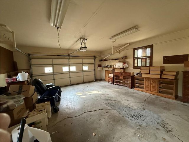 402 Minnetare Lane, Hiawatha, KS 66434