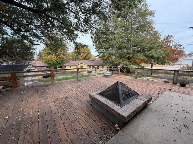 402 Minnetare Lane, Hiawatha, KS 66434