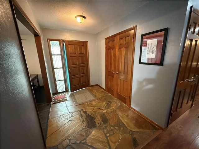 402 Minnetare Lane, Hiawatha, KS 66434