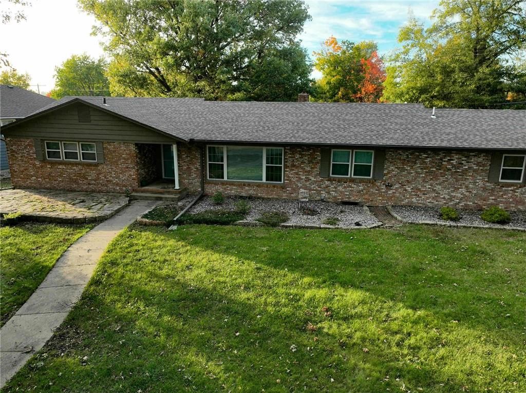 402 Minnetare Lane, Hiawatha, KS 66434