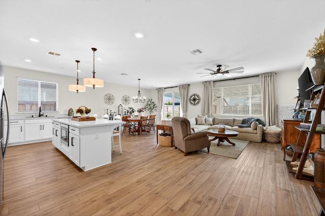 1113 Asher Leaf Dr, Lincoln, CA 95648