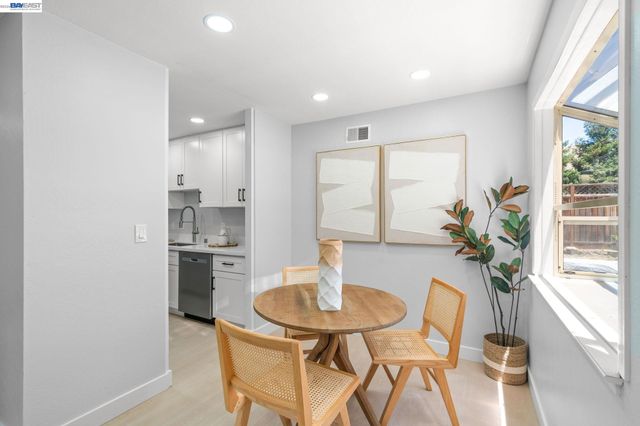 40130 Santa Teresa Cmn, Fremont, CA 94539