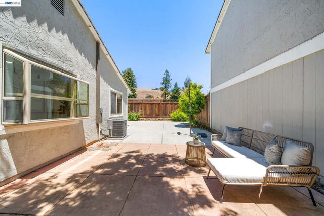 40130 Santa Teresa Cmn, Fremont, CA 94539