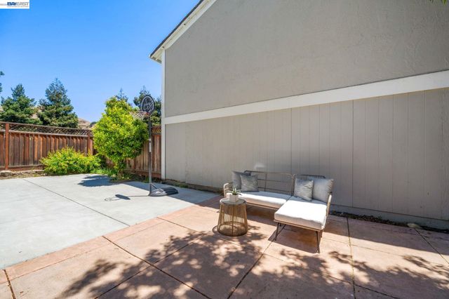 40130 Santa Teresa Cmn, Fremont, CA 94539