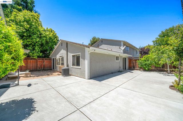 40130 Santa Teresa Cmn, Fremont, CA 94539