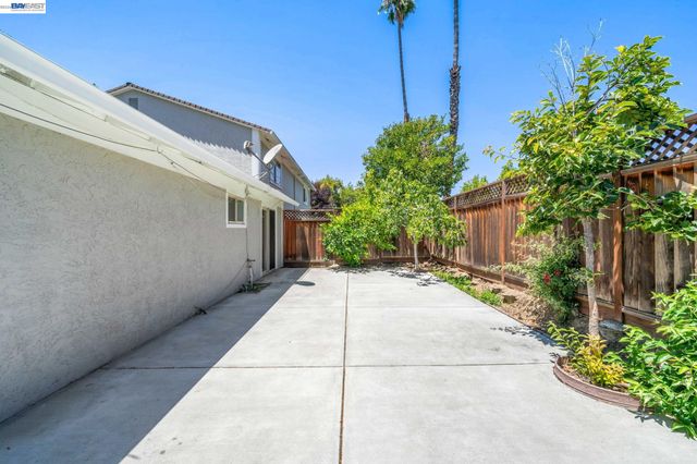 40130 Santa Teresa Cmn, Fremont, CA 94539