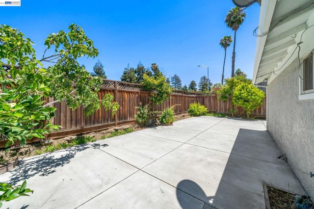 40130 Santa Teresa Cmn, Fremont, CA 94539