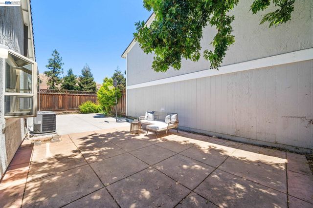 40130 Santa Teresa Cmn, Fremont, CA 94539