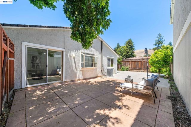 40130 Santa Teresa Cmn, Fremont, CA 94539